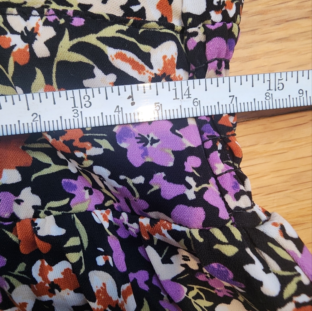 V-Neck Flower Dress with Buttons - Picture 8 of 11